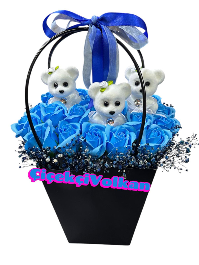 Şık çantada mavi güller